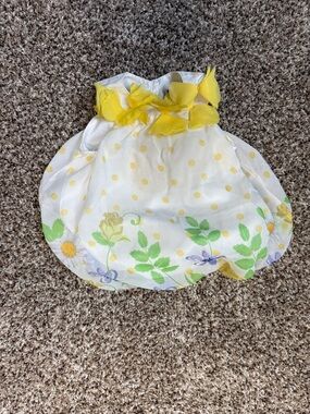 Blueberi Boulevard Onsie size 0-3 months Yellow Polka Dots & Floral Trim
